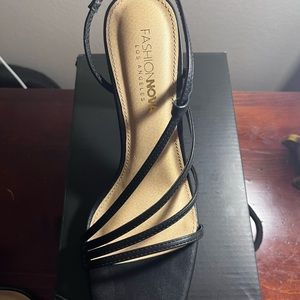 Fashion Nova size 9 high heel shoe